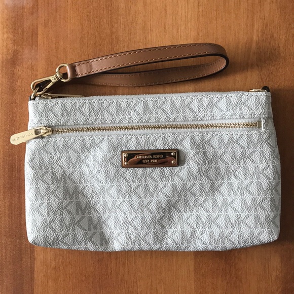 Michael Kors Handbags - Michael Kors signature Jet Set large wristlet